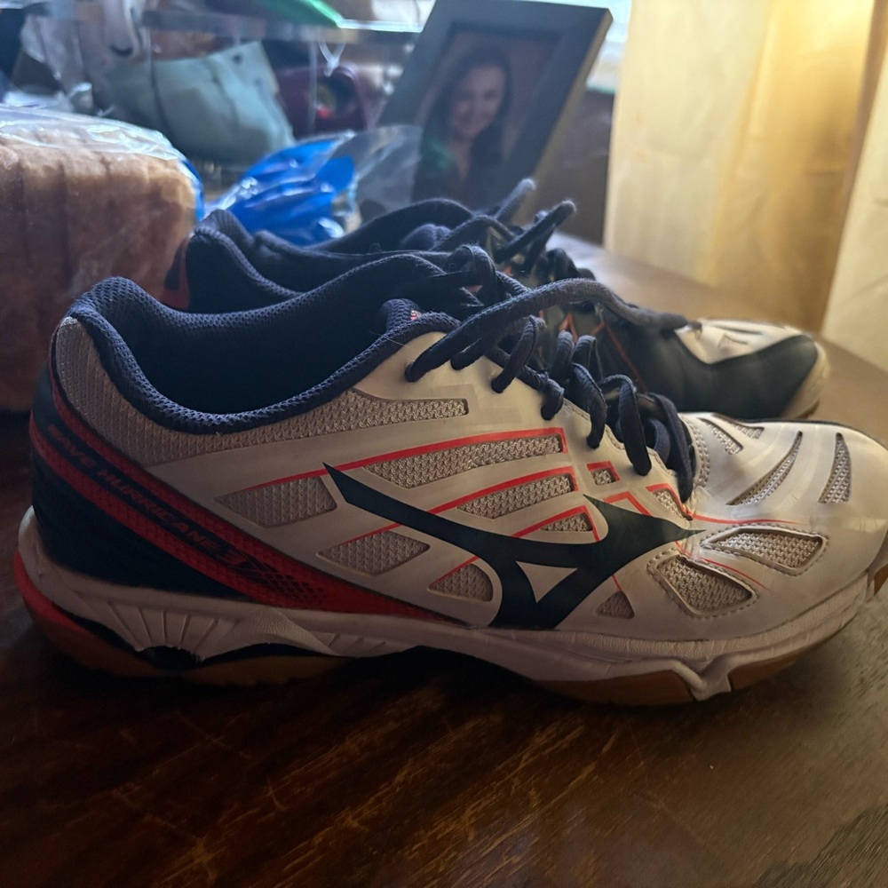 Mizuno White and Red Sports Shoes